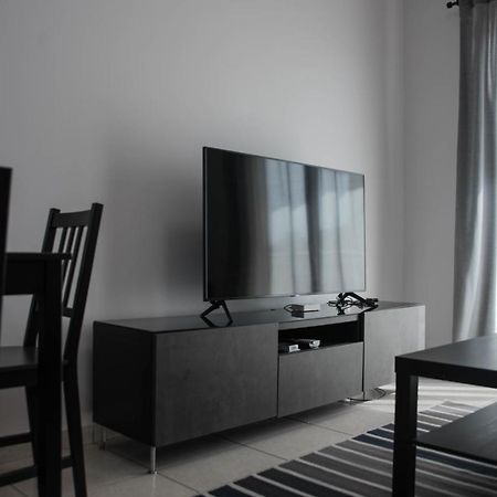 Renovated One Bedroom Apartment In Paphos With Pool Екстериор снимка