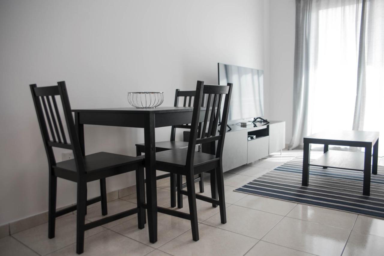 Renovated One Bedroom Apartment In Paphos With Pool Екстериор снимка