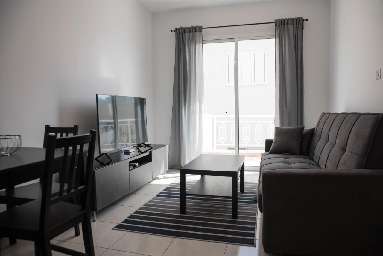 Renovated One Bedroom Apartment In Paphos With Pool Екстериор снимка