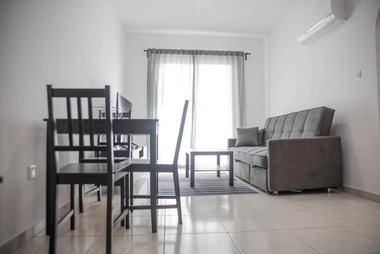 Renovated One Bedroom Apartment In Paphos With Pool Екстериор снимка