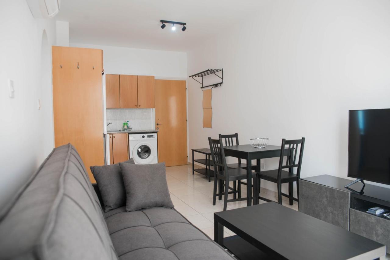 Renovated One Bedroom Apartment In Paphos With Pool Екстериор снимка